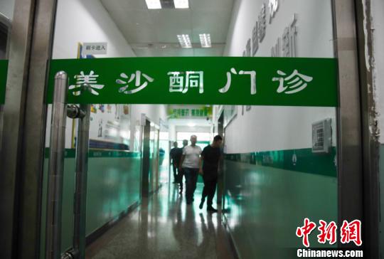 有數(shù)據(jù)顯示，十年來，山西省司法行政戒毒系統(tǒng)累計(jì)收治戒毒人員總數(shù)6萬余人。截至目前，在冊(cè)強(qiáng)制隔離戒毒人員、自愿戒毒人員、戒毒康復(fù)人員、美沙酮維持治療人員共1.2萬余人。　王建軍 攝