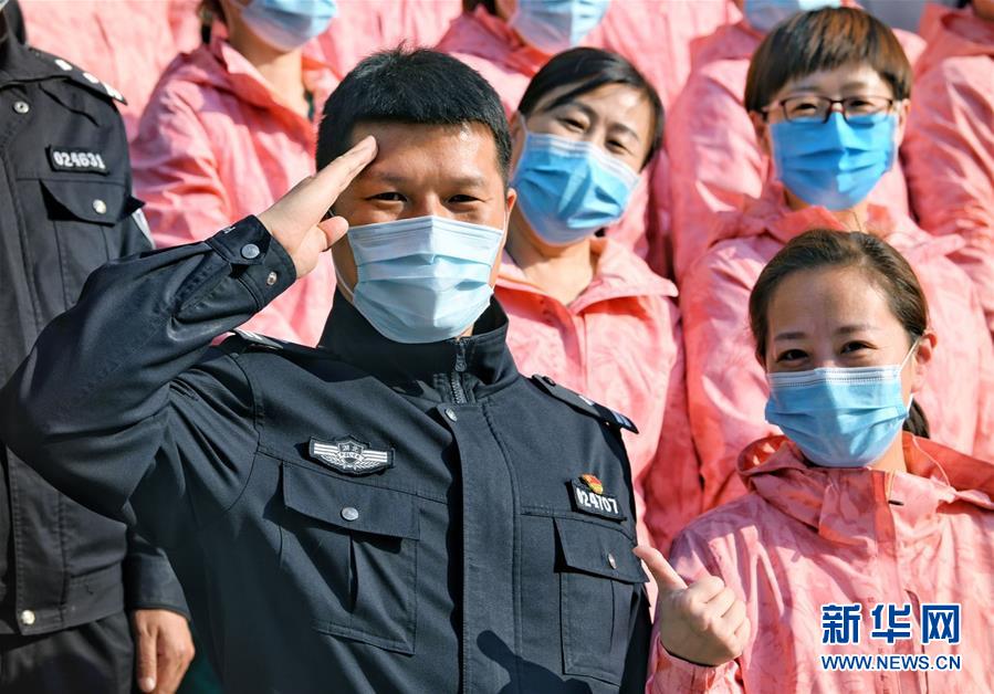（習(xí)近平致敬的戰(zhàn)“疫”英雄·公安干警篇·圖文互動(dòng)）（1）他們，抗疫一線鑄警魂