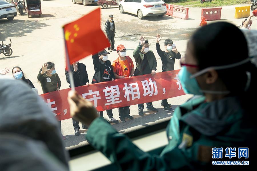 （聚焦疫情防控·圖文互動(dòng)）（1）分秒必爭！一切為了治病救人——中國抗疫生命至上的生動(dòng)實(shí)踐