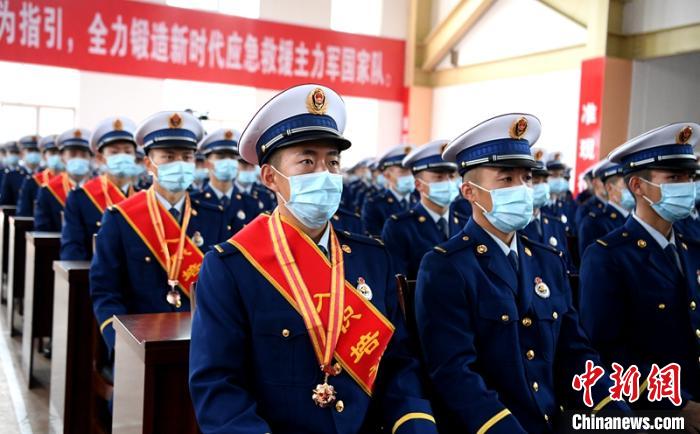 授銜表彰儀式現(xiàn)場?！⒅铱?攝
