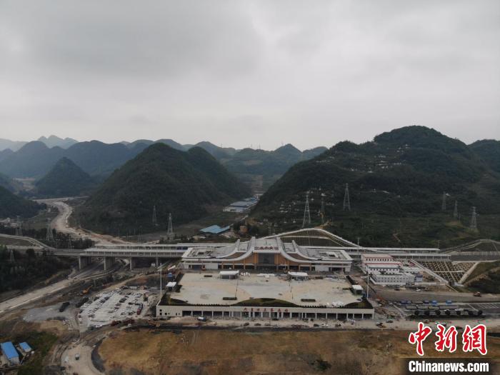 貴州省首條城際高速鐵路——安六鐵路開始聯(lián)調(diào)聯(lián)試。中國(guó)鐵路成都局集團(tuán)公司供圖