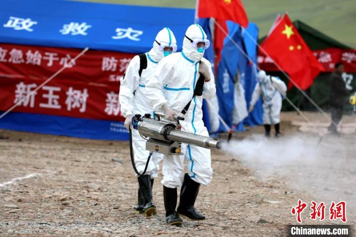 圖為進(jìn)行現(xiàn)場(chǎng)消毒。青海省應(yīng)急廳