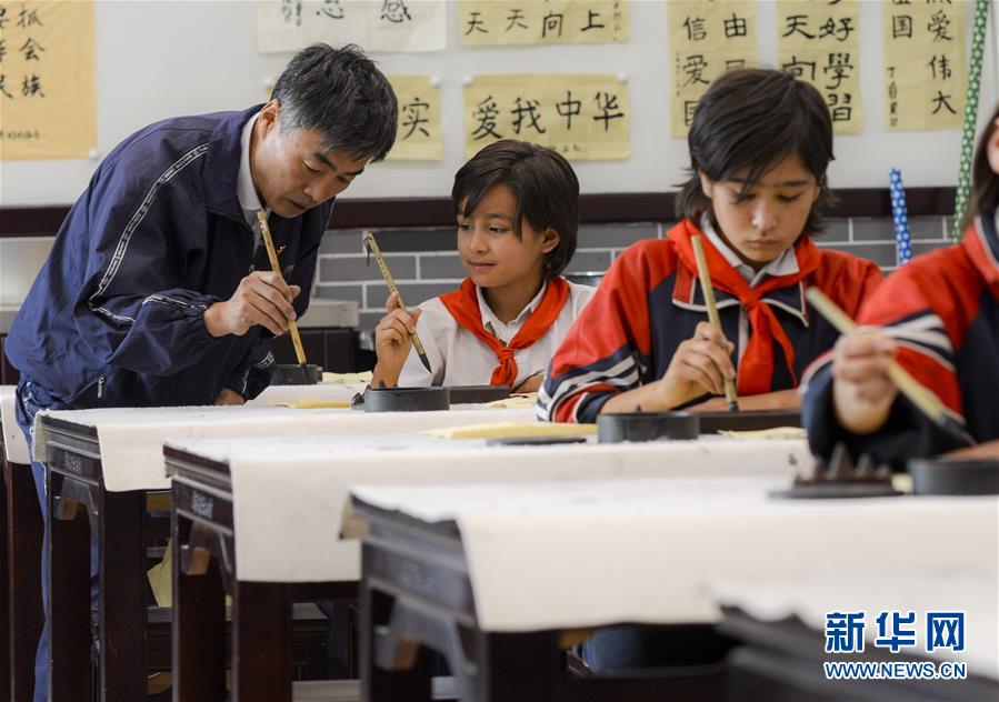 （習近平的小康故事·圖文互動）（2）“文明其精神，野蠻其體魄”——習近平同少年兒童的故事