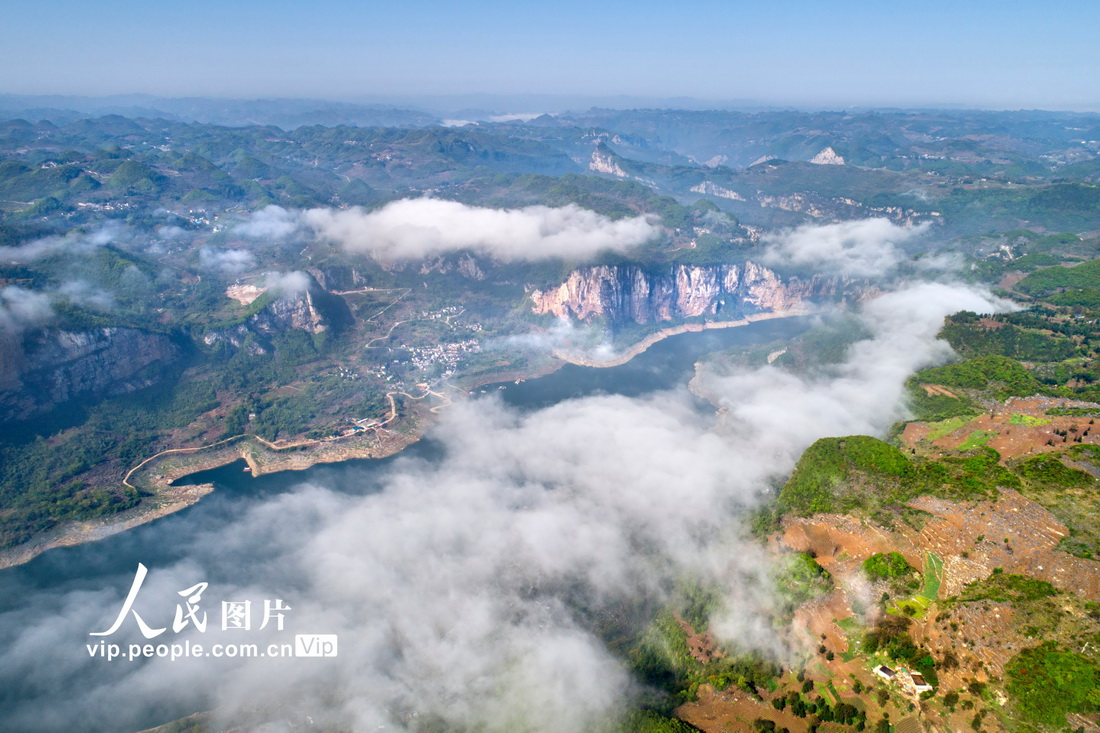 2022年4月3日拍攝的貴州省黔西市新仁苗族鄉(xiāng)境內(nèi)的烏江一級支流六沖河。